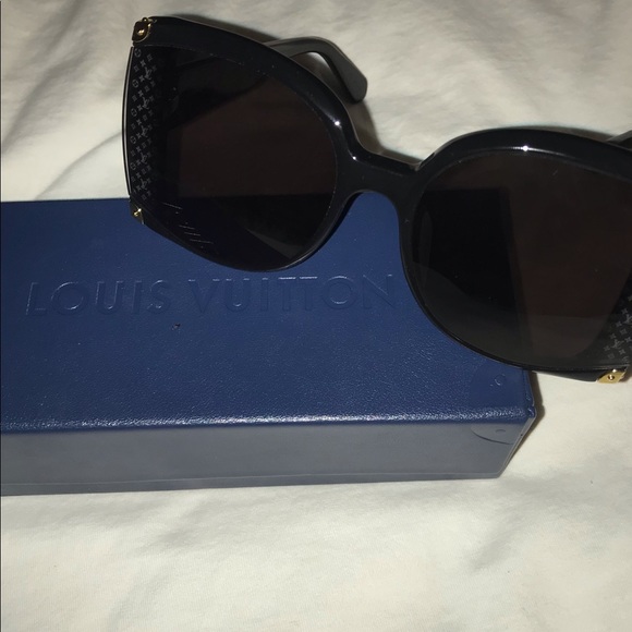 LOUIS VUITTON MONOGRAM IN THE MOOD FOR LOVE SUNGLASSES - Picture 5 of 5